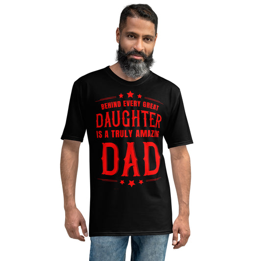 Behind Every Great Daughter Is A Truly Amazing Dad Black & Red Men's t-shirt